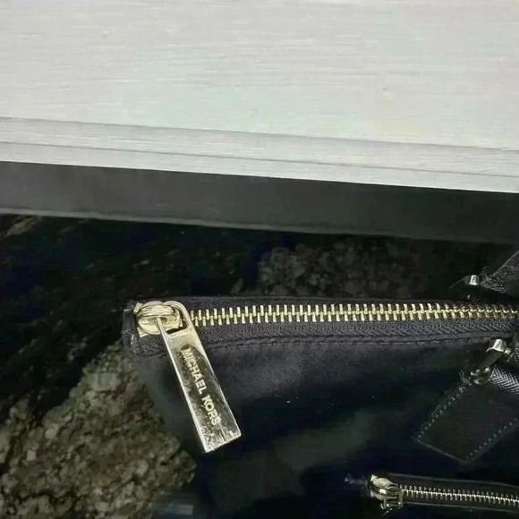 Michael Kors Ariana Large Nylon ToteShoulder Bag with Leather Handles Black! - Picture 4 of 10